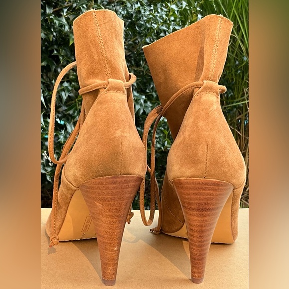Vince Camuto AVERA Tan Suede Peep Toe Tie Booties w Wood Stiletto Heel Size 8.5 - Picture 4 of 6